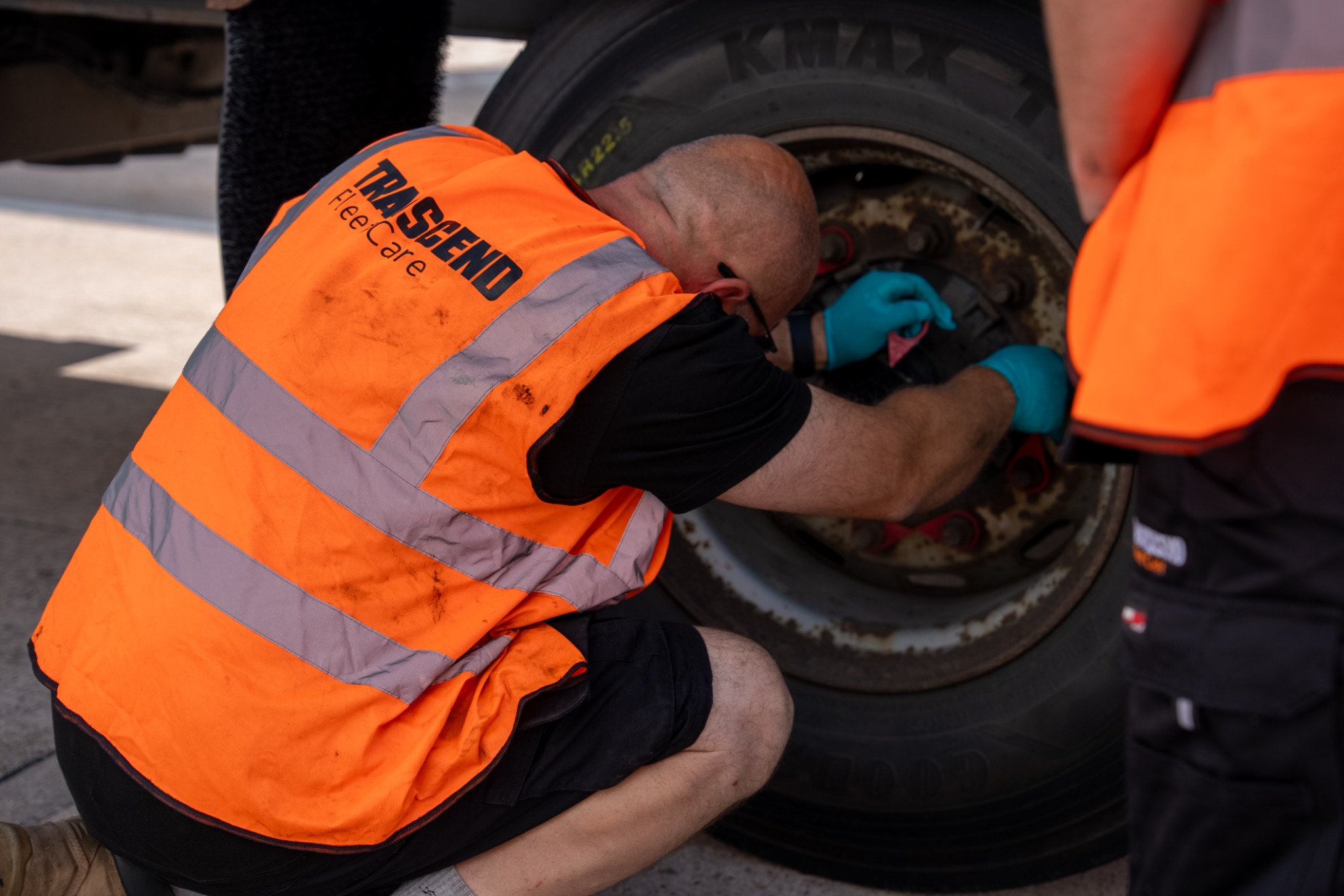 A Transcend Fleet Care technician completing hands-on wheel maintenance